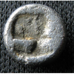Kolophon (Ionie) – Hémiobole – Tête d'Apollon archaïque – v. 530/525–500 av. J.-C.