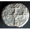 Théodore, dronggaire du ploimon impérial. Sceau byzantin en plomb (Ø 20,3 mm, 9,7 g). IXᵉ siècle.
