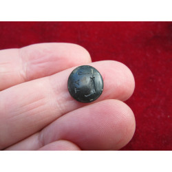 Intaille républicaine en agate noire – Gouvernail et lettres TA – Symboles protecteurs – Ier siècle av. J.-C.