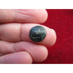 Intaille républicaine en agate noire – Gouvernail et lettres TA – Symboles protecteurs – Ier siècle av. J.-C.