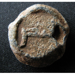 Badr (?). Sceau islamique en plomb à monogramme grec (Ø 18 mm, 9,88 g). Époque byzantine.