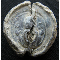 Euprépia, vestiaritissa (?). Sceau byzantin en plomb (Ø 18,70 mm, 6,70 g). XIᵉ-XIIᵉ siècle.XIᵉ-XIIᵉ siècle.