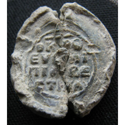 Euprépia, vestiaritissa (?). Sceau byzantin en plomb (Ø 18,70 mm, 6,70 g). XIᵉ-XIIᵉ siècle.XIᵉ-XIIᵉ siècle.