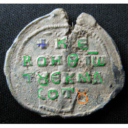 Jean, issu des Masotès. Sceau byzantin en plomb (Ø 26,8 mm, 3,62 g). XIᵉ-XIIᵉ siècle.