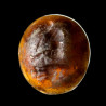 Intaille italique en agate brûlée – Personnage sur une amphore – Ex collection Fallani – IIe siècle av. J.-C.